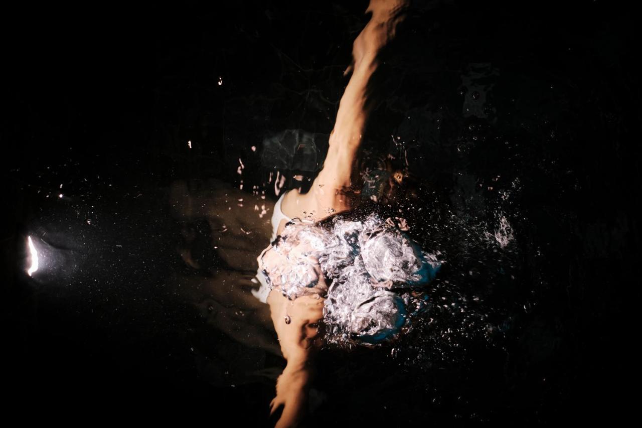 ホテル エリョレンク パルク デ ラ マル パルマ・デ・マリョルカ エクステリア 写真 A swimmer in the water