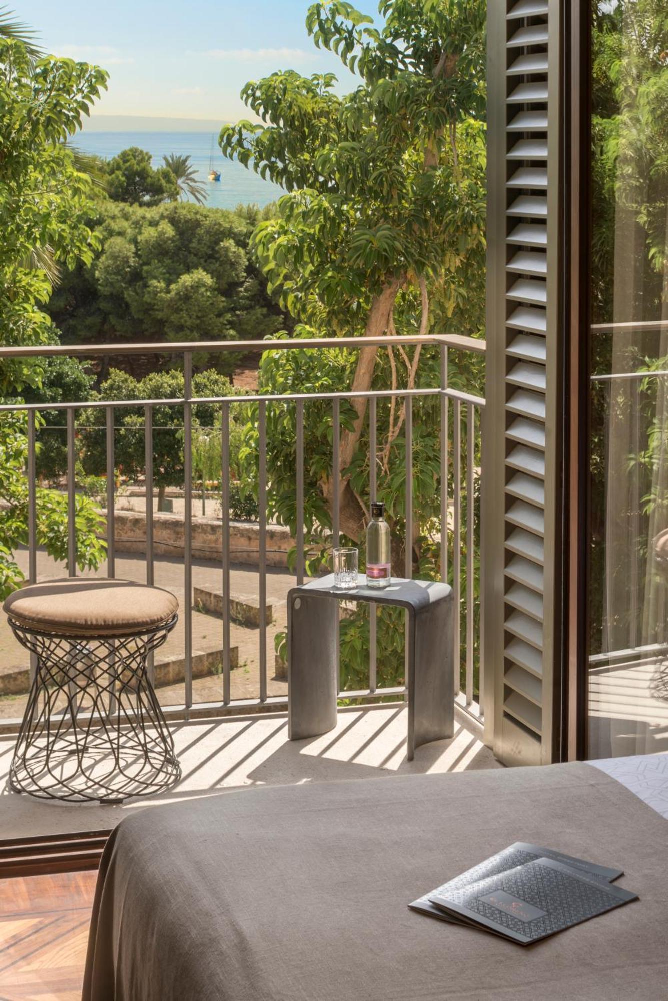 ホテル エリョレンク パルク デ ラ マル パルマ・デ・マリョルカ エクステリア 写真 A balcony