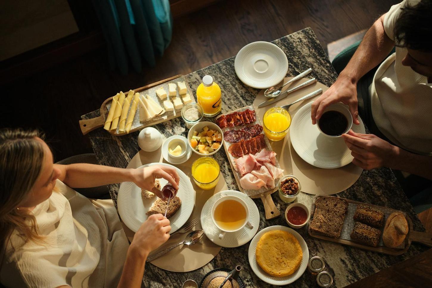 ホテル エリョレンク パルク デ ラ マル パルマ・デ・マリョルカ エクステリア 写真 A typical breakfast