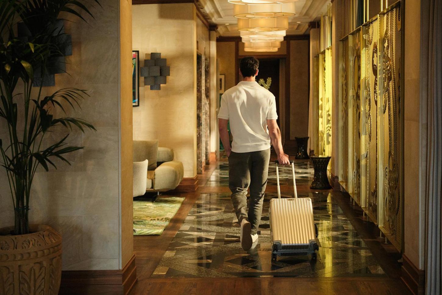 ホテル エリョレンク パルク デ ラ マル パルマ・デ・マリョルカ エクステリア 写真 A bellboy at work
