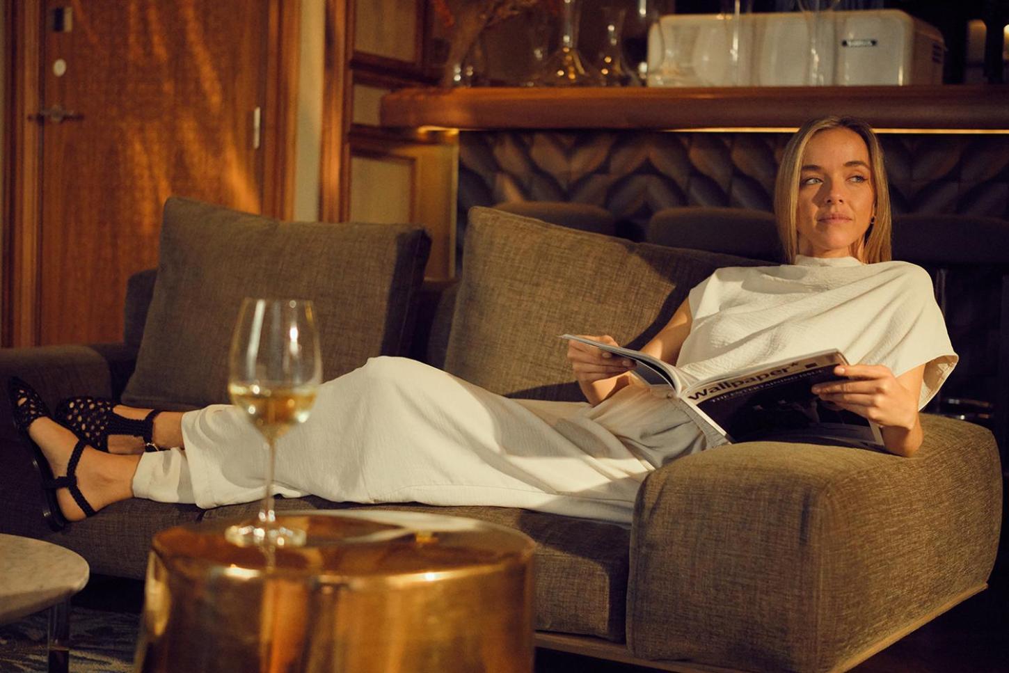 ホテル エリョレンク パルク デ ラ マル パルマ・デ・マリョルカ エクステリア 写真 A woman relaxing